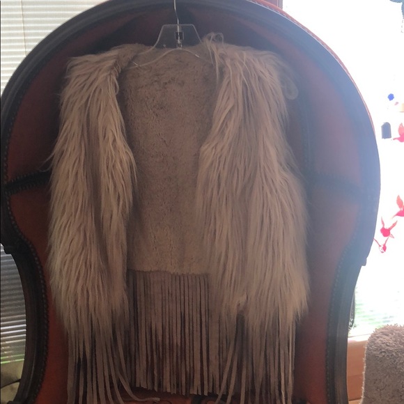 Faux fur vest. - Picture 1 of 4